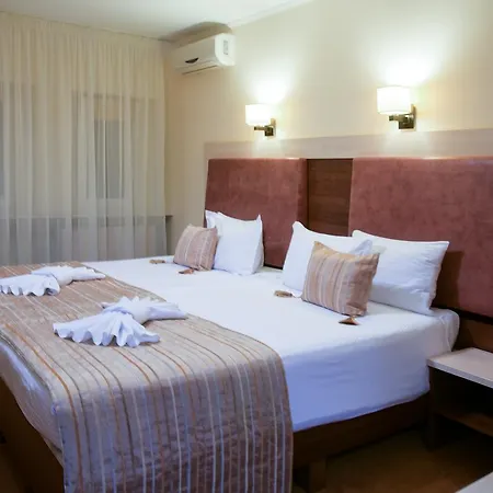 7 Sky Klinicheskaya Street 3*